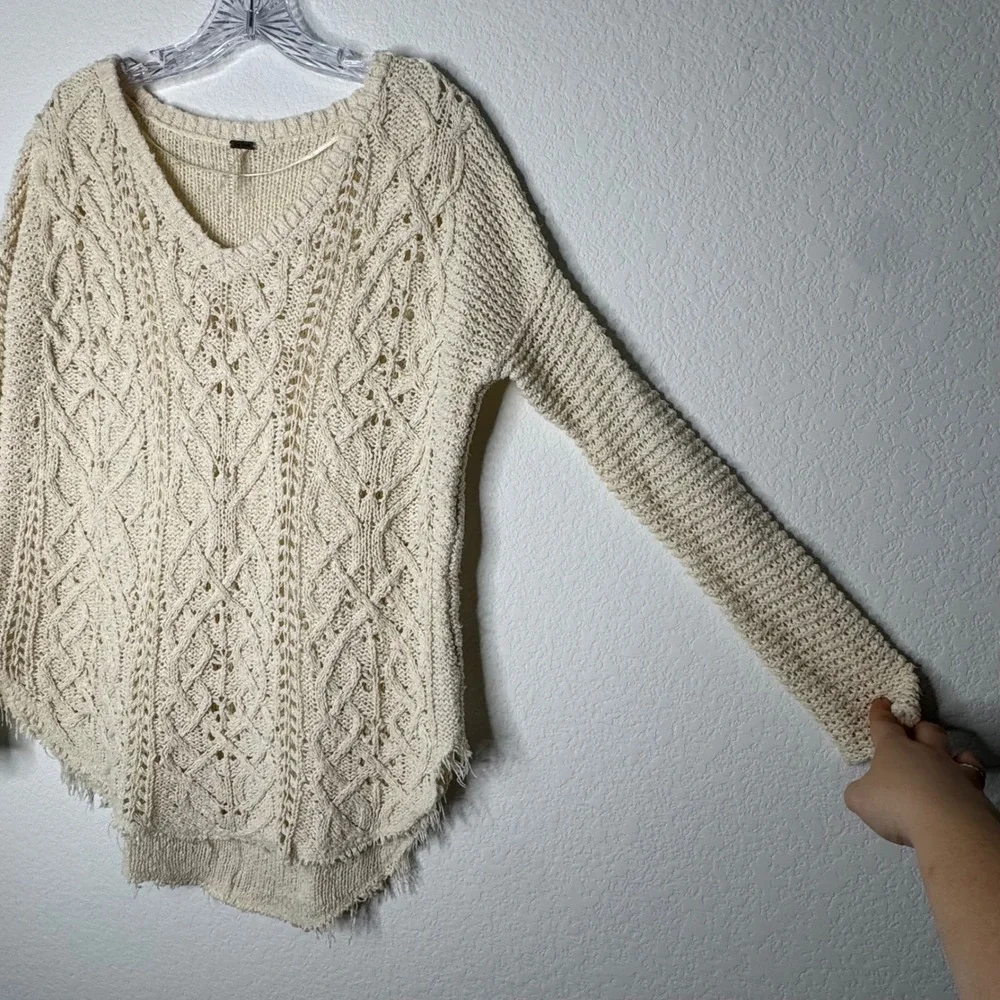 Free People Cream Cable Knit V-Neck Sweater Frayed Hem Ivory Cotton Womens Sz XS